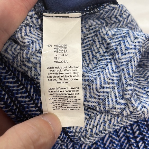 Gap women’s blue running shorts size M - Picture 7 of 8